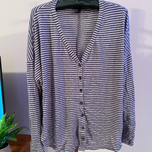 gray button down top - Picture 1 of 3